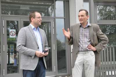 Geschäftsführer Achim Ulrich (links) mit Architekt Andreas Mayer-Winderlich